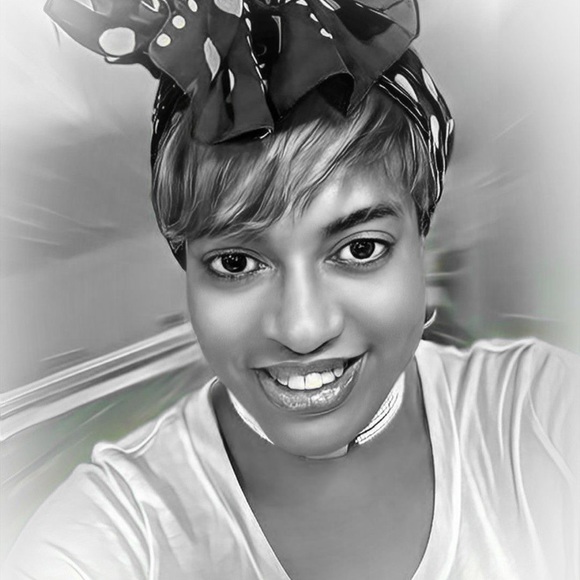 Meet your Posher, Naomi - Picture 9 of 12